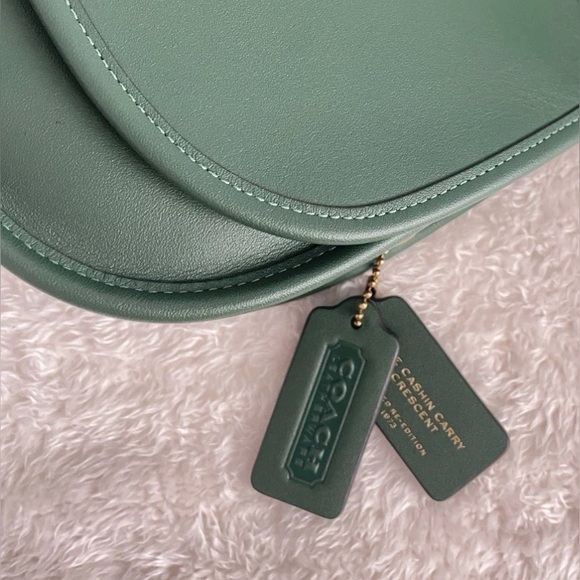 COACH CASHIN CARRY CRESCENT BAG - Picture 6 of 10